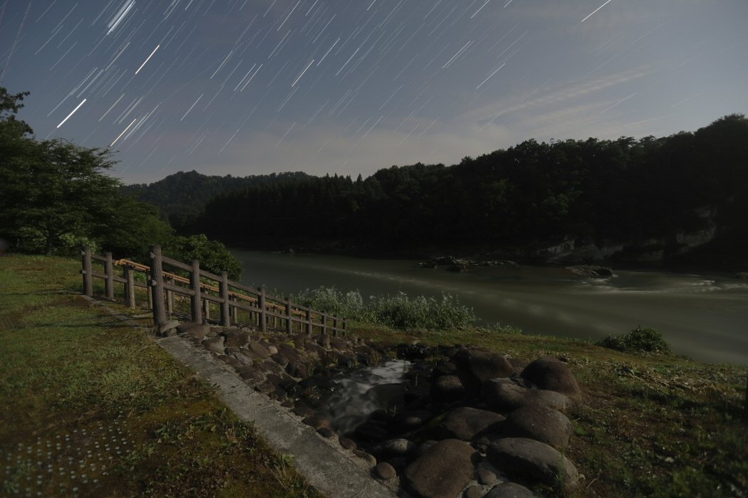 �ᐯ�i�ʐ^��ŏ��E���̐� (�R�`�����R�s)