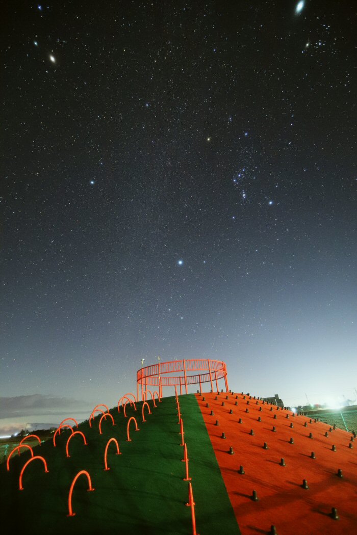 �ᐯ�i�ʐ^������̋u�Ɠ~�̑�O�p (�R�`���V����)